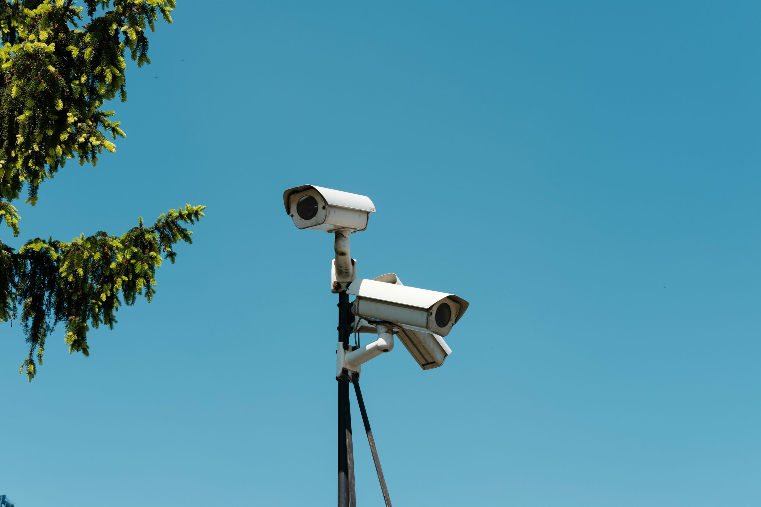 L'utilisation de constats et d'attestations réalisés à partir de la captation et du visionnage des images issues du système de vidéoprotection d'un aéroport constitue un traitement de données à caractère personnel