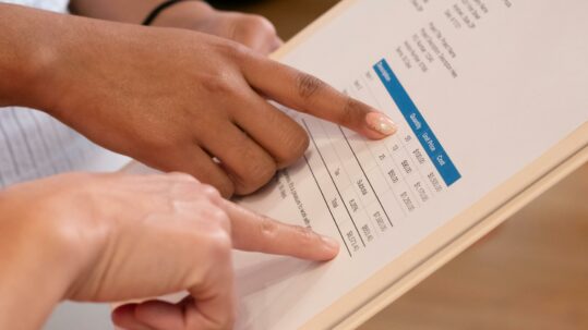 Il n'est pas fondé, sauf stipulation contraire du contrat d'affacturage, à réclamer au créancier la taxe dont celui-ci a obtenu le remboursement