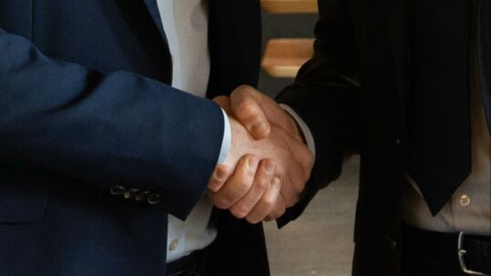 Aucune obligation de vérifier spontanément la régularité de la déchéance du terme d'un prêt prononcée par le prêteur